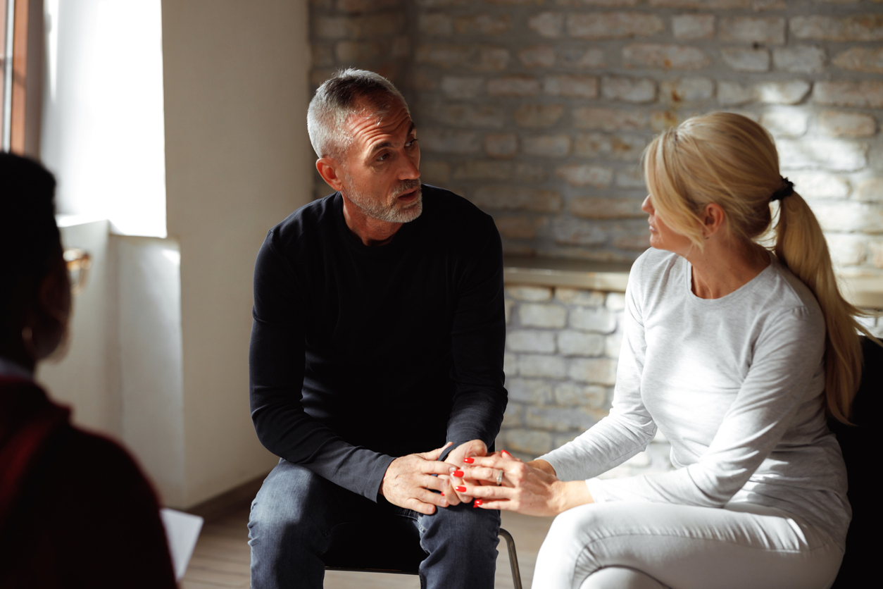 Ervaringsdeskundige zonder diploma helpt koppel met problemen die zij ervaren